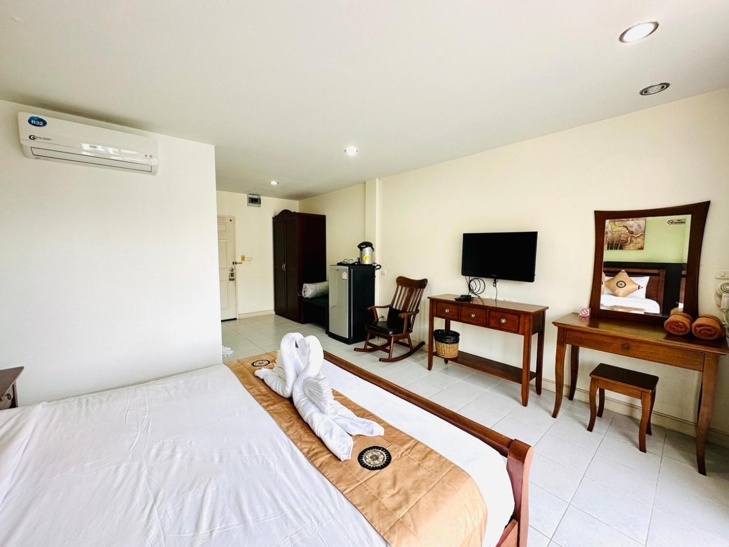 Sea Boss Homestay Strand Kata Exterior foto